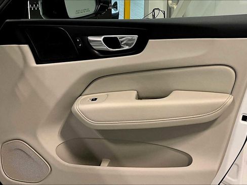 Certified 2023 Volvo XC60 B5 Plus w/ Climate Package image 21