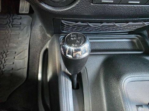 Used 2017 Jeep Wrangler Unlimited Sahara w/ Connectivity Group AWD/4WD image 23