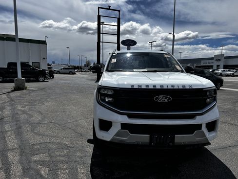 Certified 2025 Ford Expedition Max Platinum AWD/4WD image 9