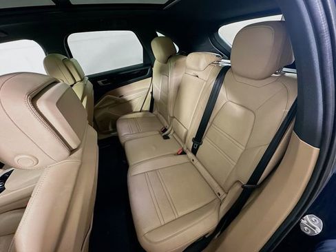 Used 2022 Porsche Cayenne image 26
