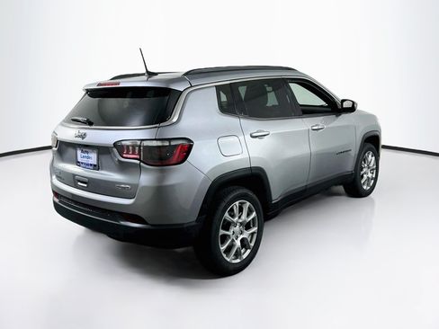 Used 2024 Jeep Compass Latitude w/ Sun and Sound Group AWD/4WD image 5