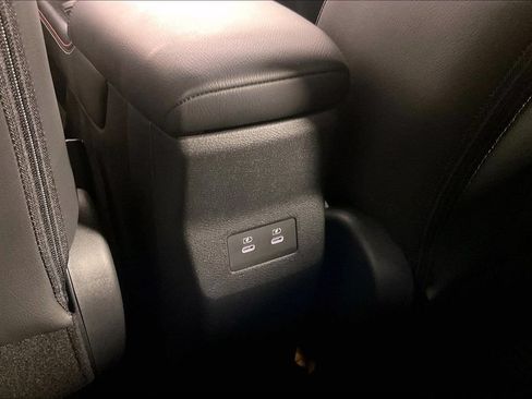 Certified 2025 Nissan Kicks SR FWD image 31