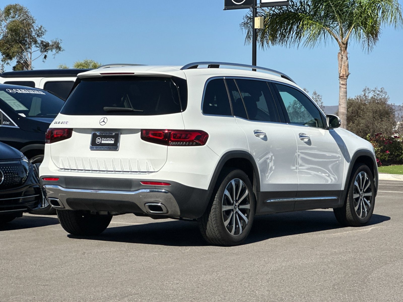 Used 2023 Mercedes-Benz GLB 250 w/ Premium Package image 3