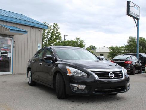 Used 2014 Nissan Altima 2.5 SV w/ Convenience Package FWD image 3