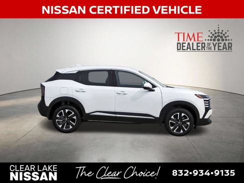 Certified 2025 Nissan Kicks SR FWD image 9