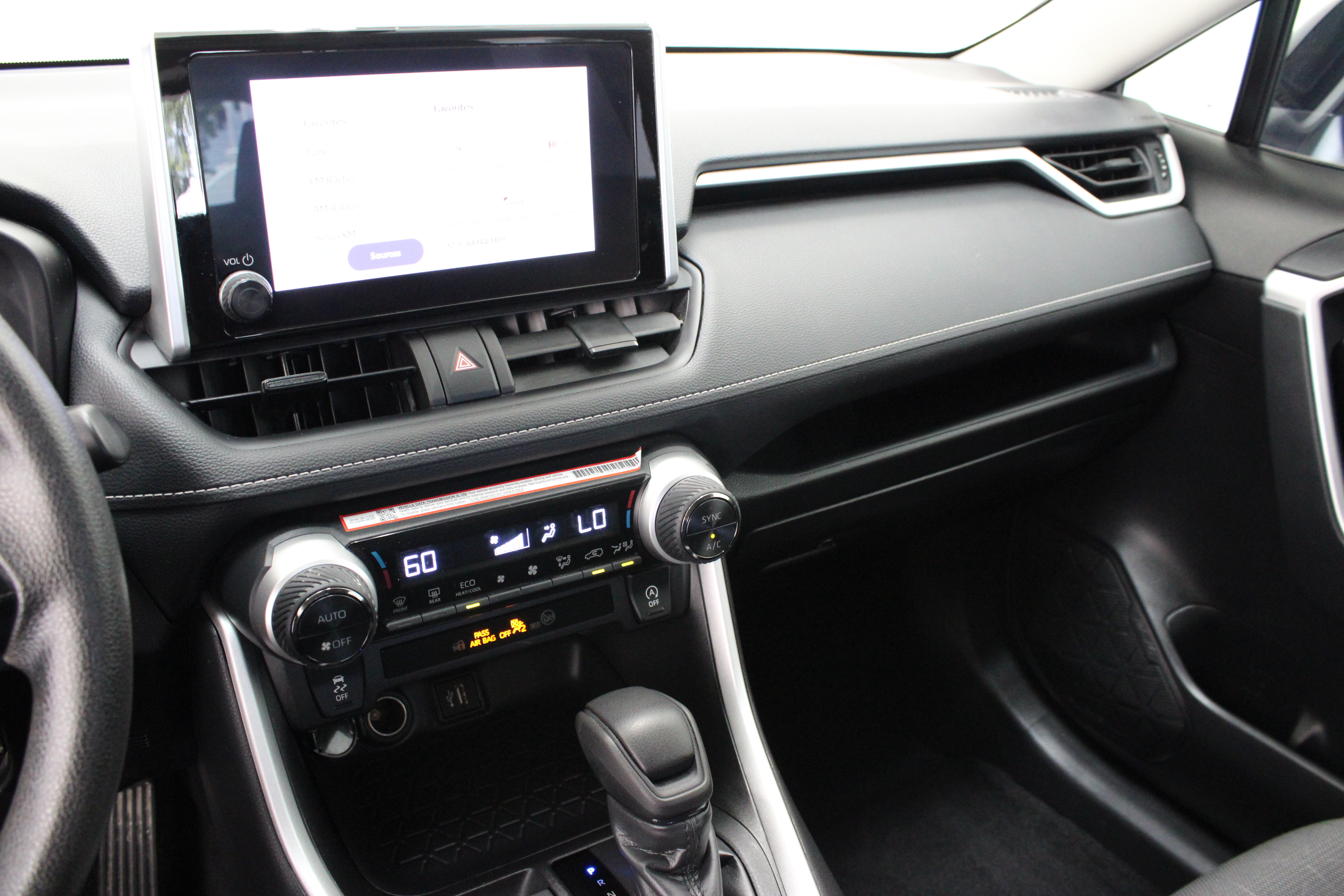 Used 2025 Toyota RAV4 XLE FWD image 16