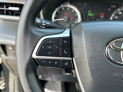 Used 2023 Toyota Highlander L image 23