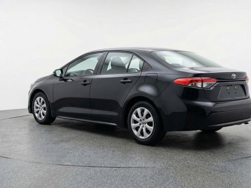 Used 2025 Toyota Corolla LE FWD image 6