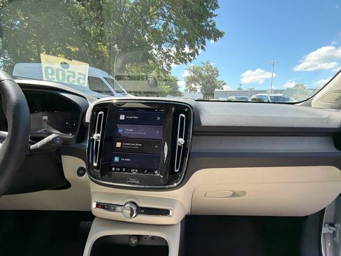 Certified 2023 Volvo XC40 B5 Ultimate w/ Protection Package Premier AWD/4WD image 57