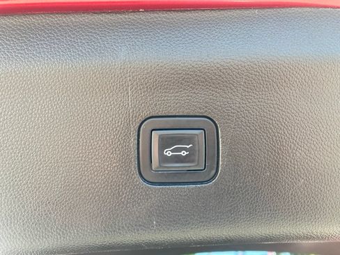 Certified 2019 Buick Enclave Essence AWD/4WD image 11
