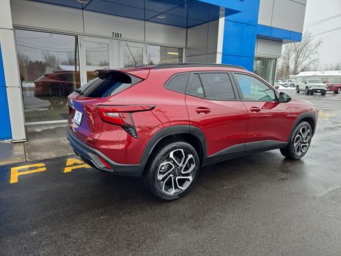 Used 2025 Chevrolet Trax RS w/ Sunroof Package image 12