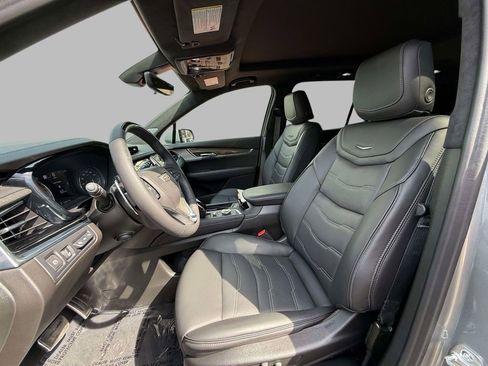 Used 2025 Cadillac XT6 Sport w/ Platinum Package AWD/4WD image 2
