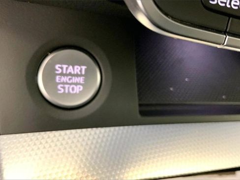 Certified 2025 Audi Q5 2.0T Premium Plus image 32