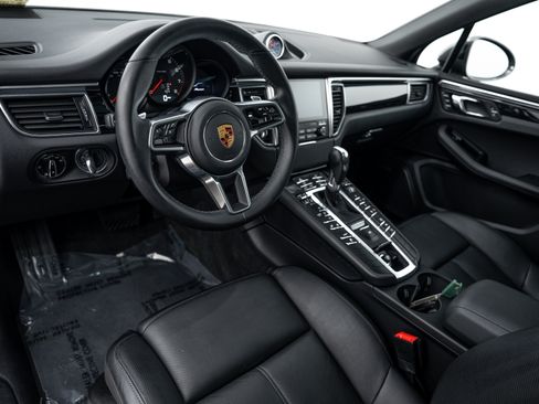 Used 2018 Porsche Macan AWD/4WD image 4