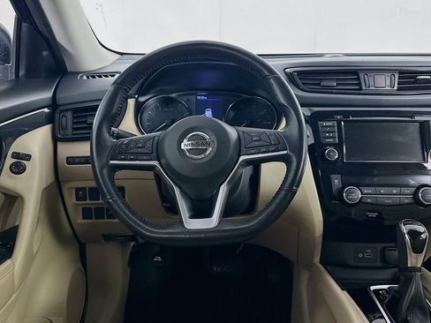 Used 2018 Nissan Rogue SV image 17