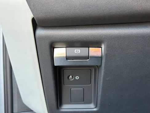 Used 2023 Land Rover Defender 110 S image 30