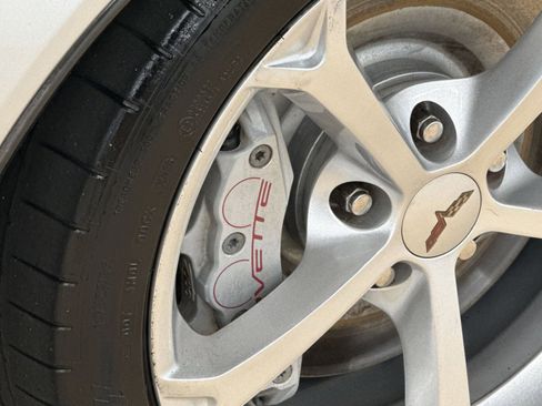 Used 2010 Chevrolet Corvette Grand Sport w/ Preferred Equipment Group RWD image 27