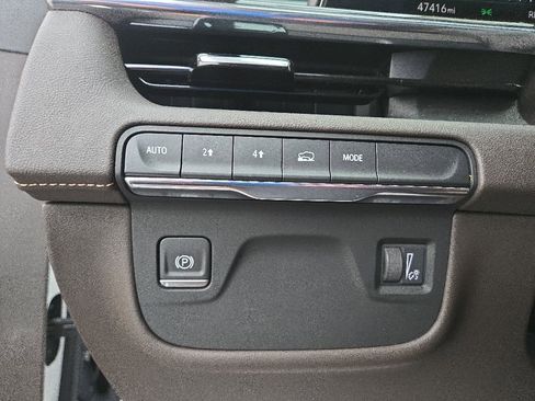 Certified 2021 Cadillac Escalade Premium Luxury AWD/4WD image 24