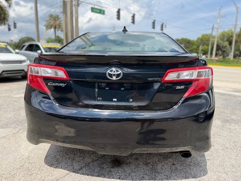 Used 2012 Toyota Camry SE FWD image 4