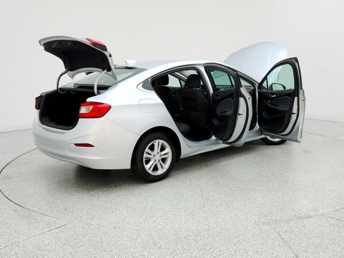 Used 2018 Chevrolet Cruze LT w/ Convenience Package image 11