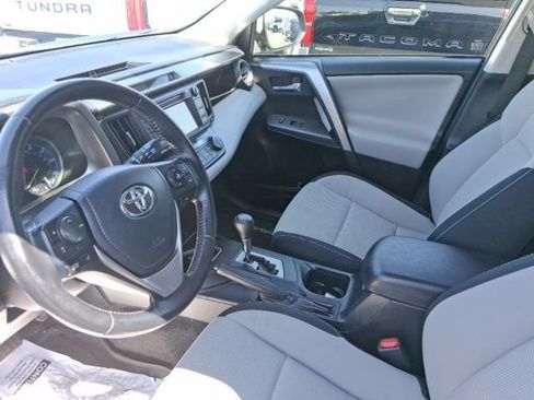 Used 2018 Toyota RAV4 XLE AWD/4WD image 12