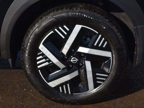 Used 2025 Nissan Kicks SV image 10
