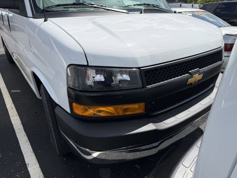 New 2026 Chevrolet Express 3500 Extended RWD image 3