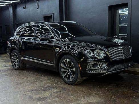 Used 2017 Bentley Bentayga image 9