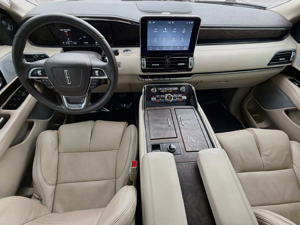 Used 2020 Lincoln Navigator L Reserve w/ Luxury Package AWD/4WD image 17
