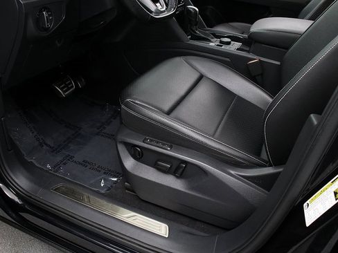 Used 2022 Volkswagen Atlas SEL R-Line image 25