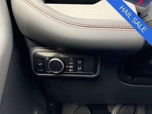 Used 2025 Ford Explorer Active AWD/4WD image 31