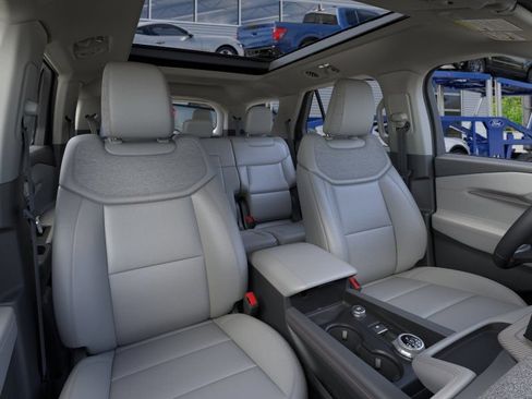New 2026 Ford Explorer Active w/ Active Comfort Package AWD/4WD image 10