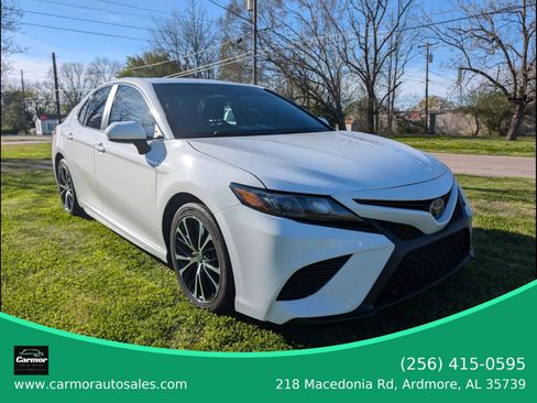 Used 2020 Toyota Camry SE image 1
