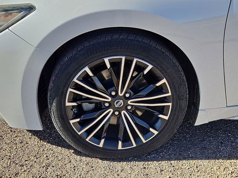 Used 2016 Nissan Maxima Platinum w/ Interior Lighting Package image 10