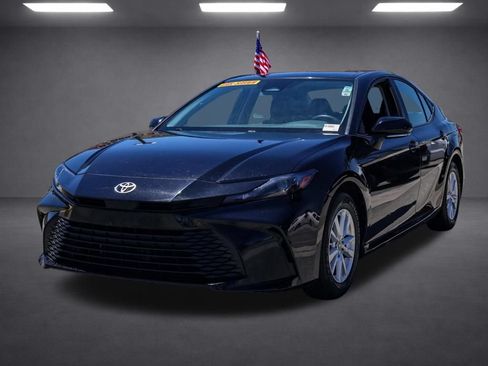 Used 2025 Toyota Camry LE FWD image 8