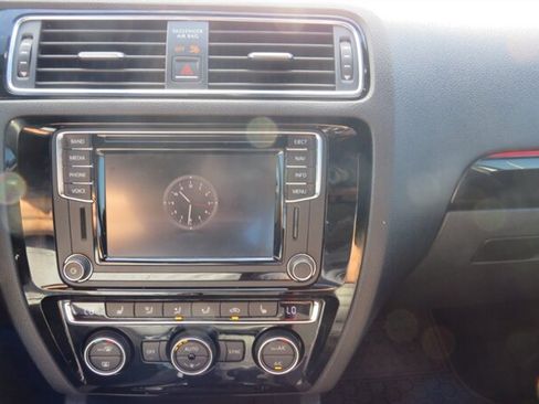 Used 2017 Volkswagen Jetta GLI FWD image 11