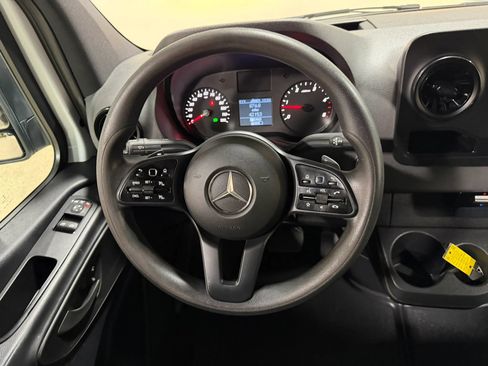 Used 2020 Mercedes-Benz Sprinter 2500 image 40