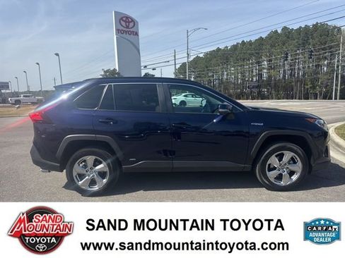 Used 2021 Toyota RAV4 XLE Premium image 2