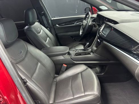 Used 2025 Cadillac XT6 Premium Luxury AWD/4WD image 15