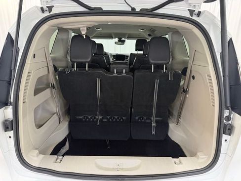 Used 2024 Chrysler Pacifica Touring-L FWD image 24