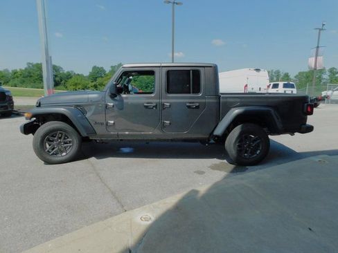New 2025 Jeep Gladiator Sport image 6
