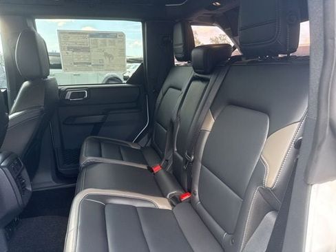 Used 2025 Ford Bronco Outer Banks AWD/4WD image 21