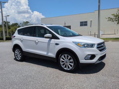 Used 2017 Ford Escape Titanium FWD image 3