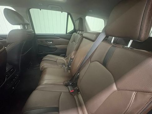 Used 2025 Honda Pilot Elite image 11