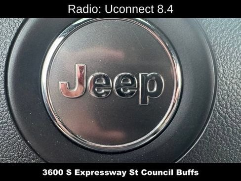 Used 2016 Jeep Grand Cherokee Limited AWD/4WD image 9