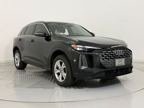 Used 2025 Audi Q5 Premium w/ Convenience Package image 7