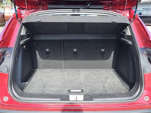 Used 2025 Chevrolet Trax LT w/ LT Convenience Package image 9