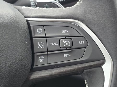 Used 2025 Jeep Grand Cherokee Limited w/ Luxury Tech Group II AWD/4WD image 22