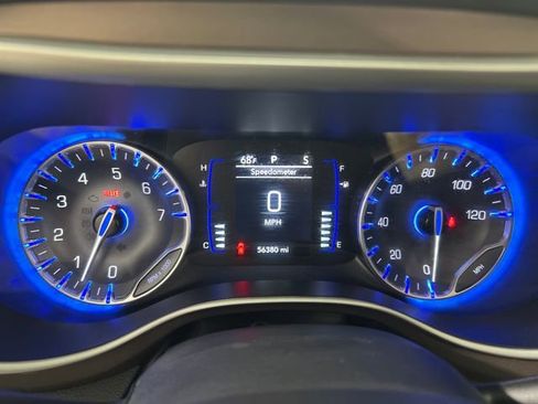 Used 2023 Chrysler Voyager LX image 17