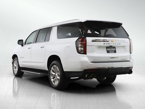 Used 2023 Chevrolet Suburban Premier image 3
